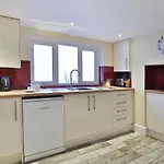 Finest Retreats - Adventure House *